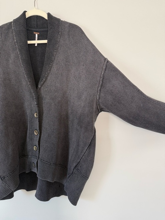 Like New Free People Camomile Oversized Cardigan in Washed Black Size Small - Picture 3 of 12
